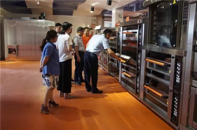 燃?xì)饪緺t,旋轉(zhuǎn)爐,熱風(fēng)循環(huán)爐,冷凍醒發(fā)箱,起酥機,組合爐-賽思達(dá)-世界級烘焙設(shè)備品牌 燃?xì)饪緺t,旋轉(zhuǎn)爐,熱風(fēng)循環(huán)爐,冷凍醒發(fā)箱,起酥機,組合爐-賽思達(dá)-世界級烘焙設(shè)備品牌