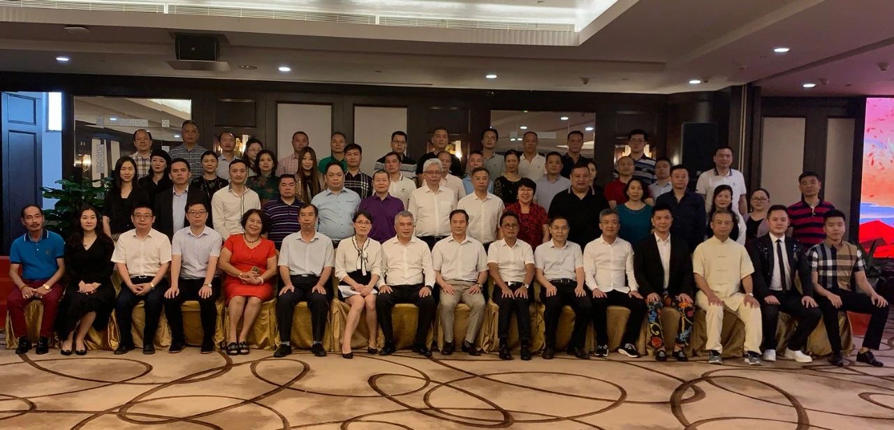 總經(jīng)理唐宏釗參加廣州市民營企業(yè)商會(huì)2019 年會(huì)長(zhǎng)會(huì)議 總經(jīng)理唐宏釗參加廣州市民營企業(yè)商會(huì)2019 年會(huì)長(zhǎng)會(huì)議