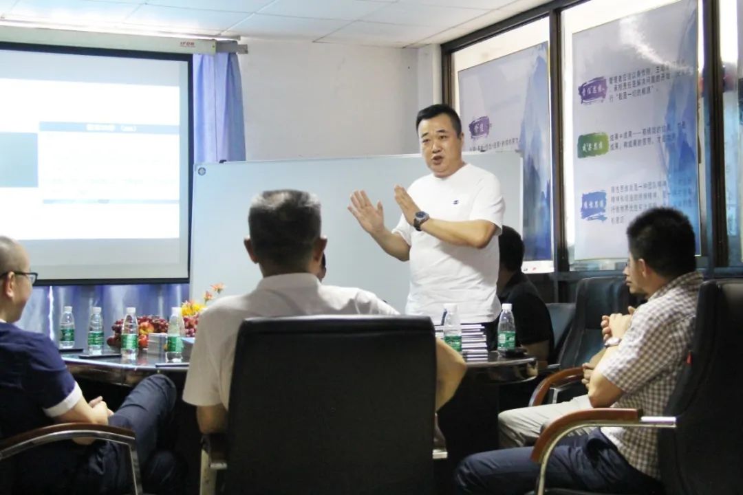 【賽思達(dá)烤箱】董事長(zhǎng)參加《打造行業(yè)“1+1>2”聚合效應(yīng)》會(huì)議 【賽思達(dá)烤箱】董事長(zhǎng)參加《打造行業(yè)“1+1>2”聚合效應(yīng)》會(huì)議