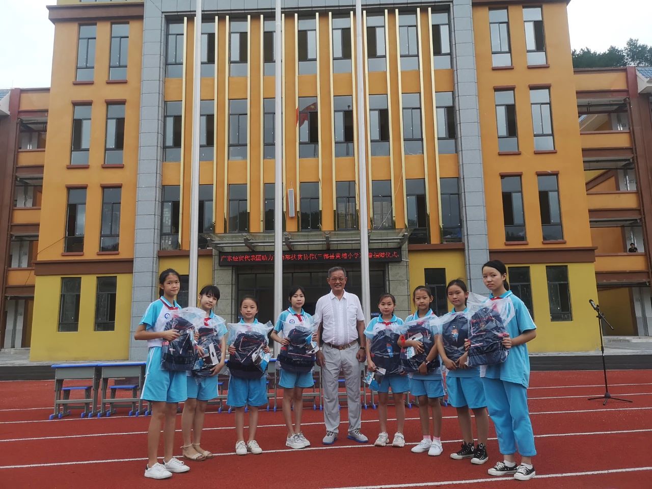 省酒協(xié)會(huì)長、賽思達(dá)董事長唐樹松先生赴貴州考察對(duì)接?xùn)|西部扶貧協(xié)作工作